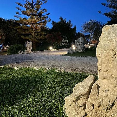 Agriturismo Tenuta Pozzello Torre dell'Orso Eksteriør bilde
